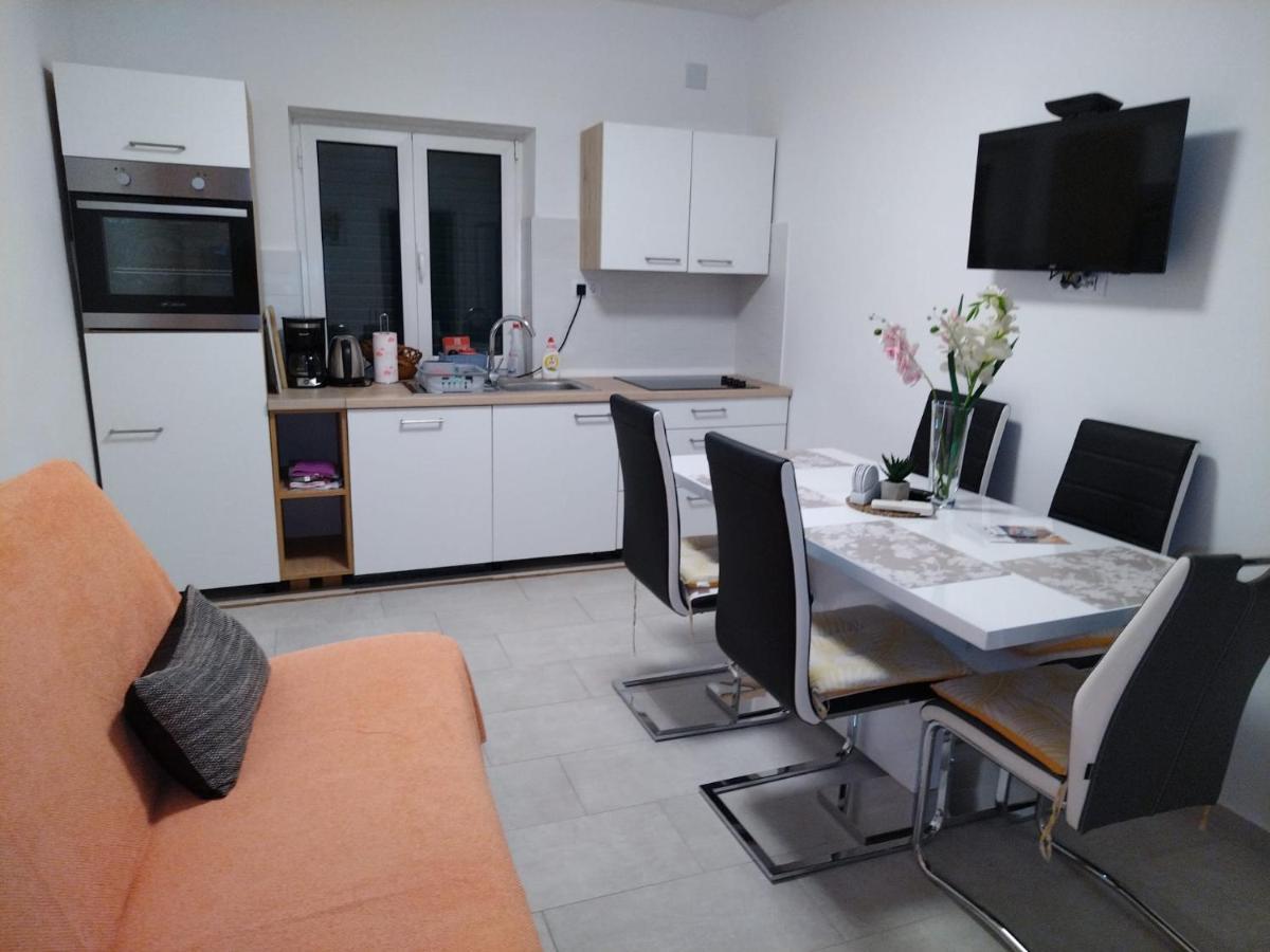 Apartmani Katarina Barbat na Rabu المظهر الخارجي الصورة