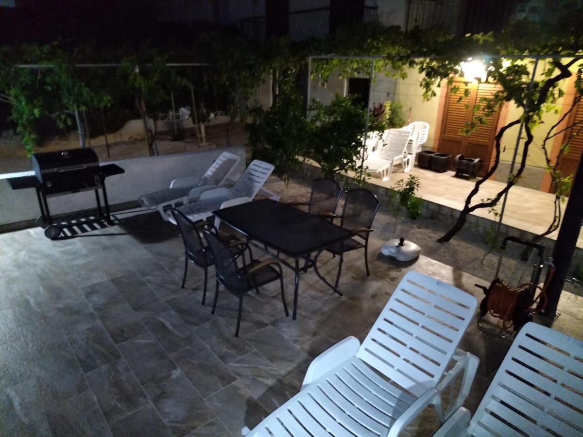 Apartmani Katarina Barbat na Rabu المظهر الخارجي الصورة