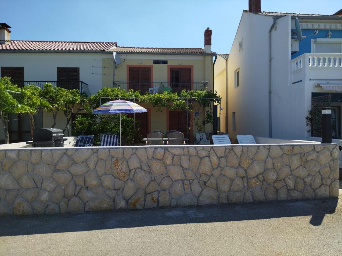 Apartmani Katarina Barbat na Rabu المظهر الخارجي الصورة