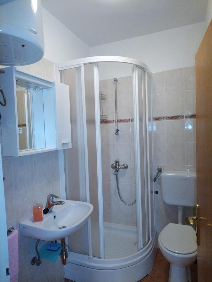 Apartmani Katarina Barbat na Rabu المظهر الخارجي الصورة