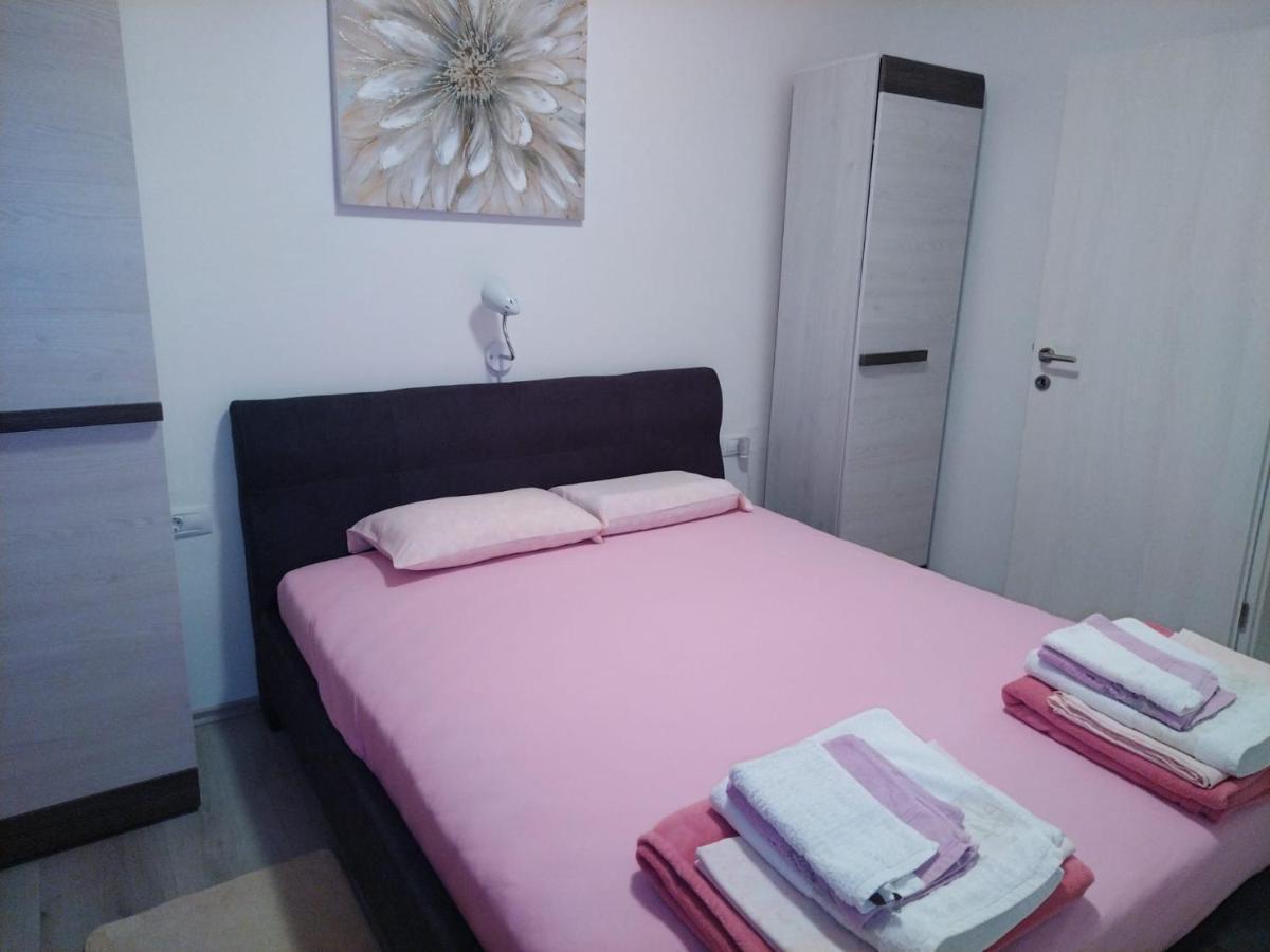Apartmani Katarina Barbat na Rabu المظهر الخارجي الصورة