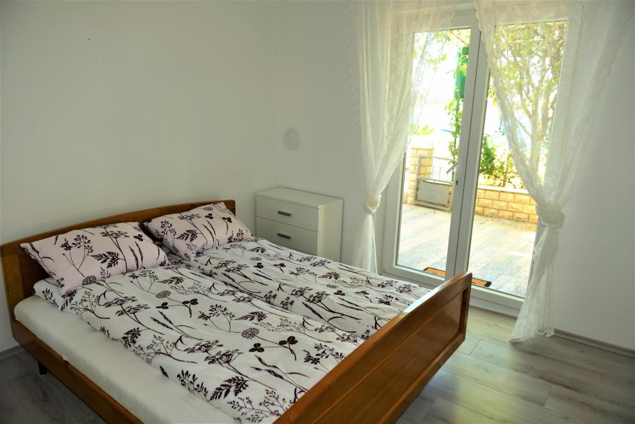 Apartmani Katarina Barbat na Rabu المظهر الخارجي الصورة