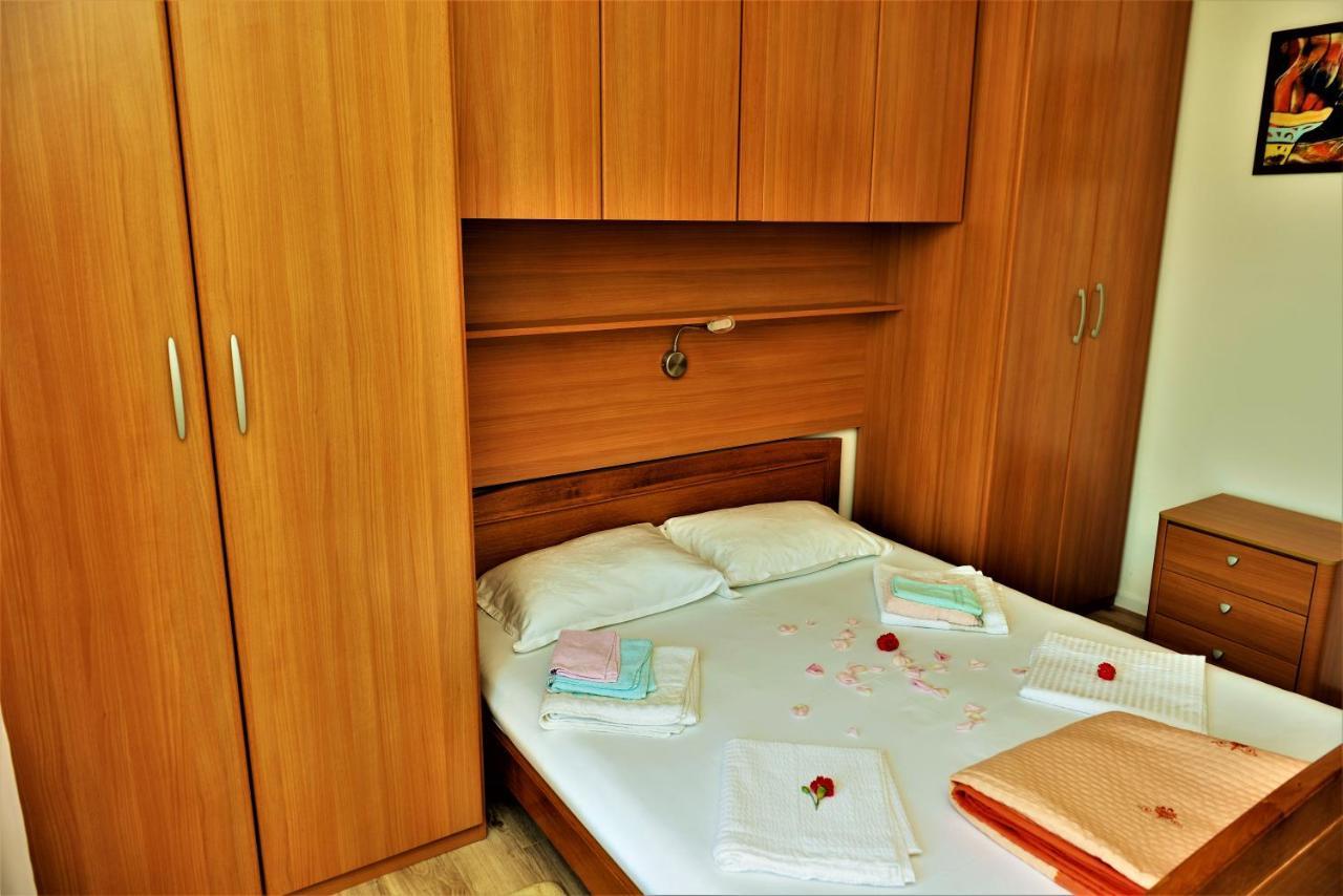 Apartmani Katarina Barbat na Rabu المظهر الخارجي الصورة