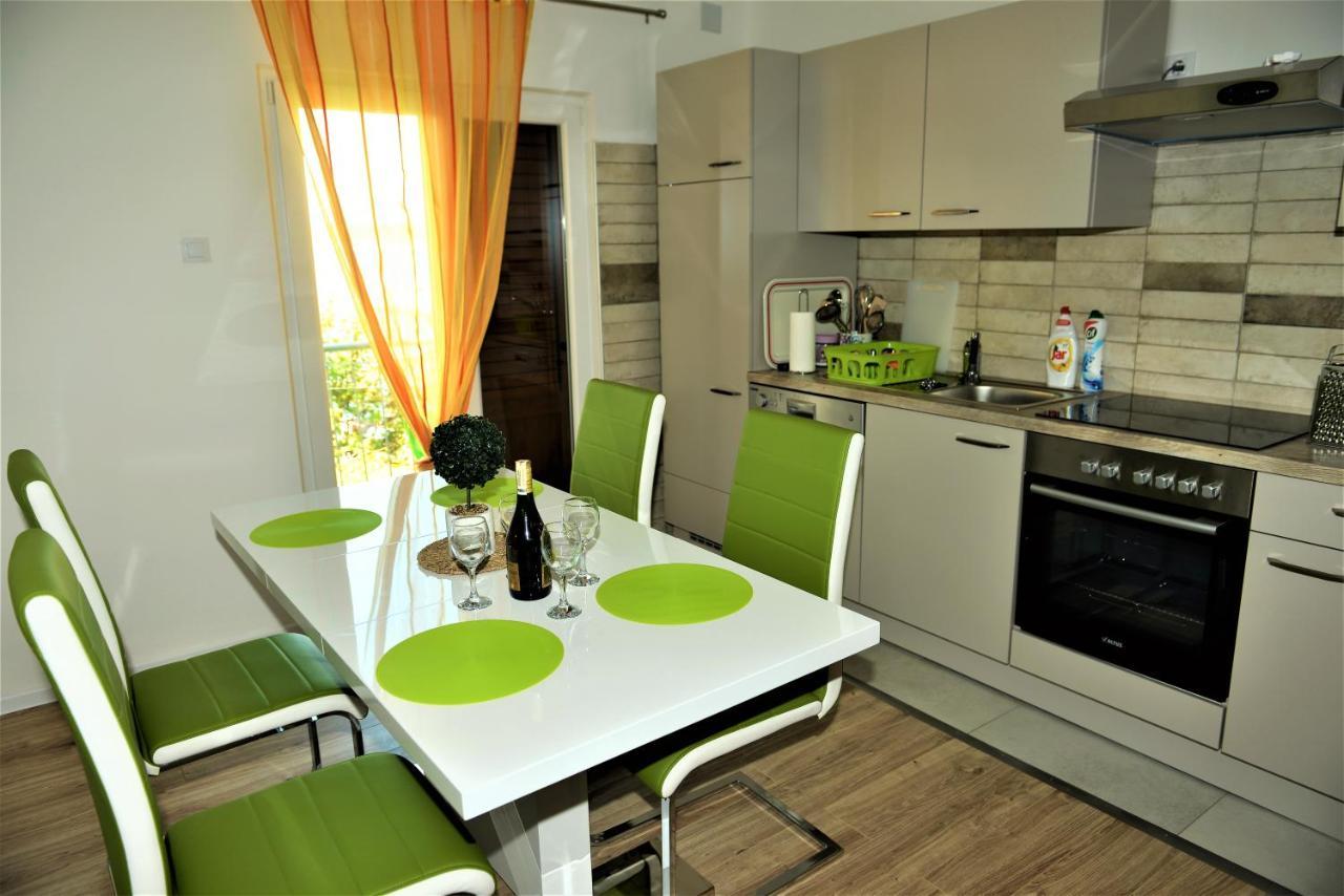 Apartmani Katarina Barbat na Rabu المظهر الخارجي الصورة
