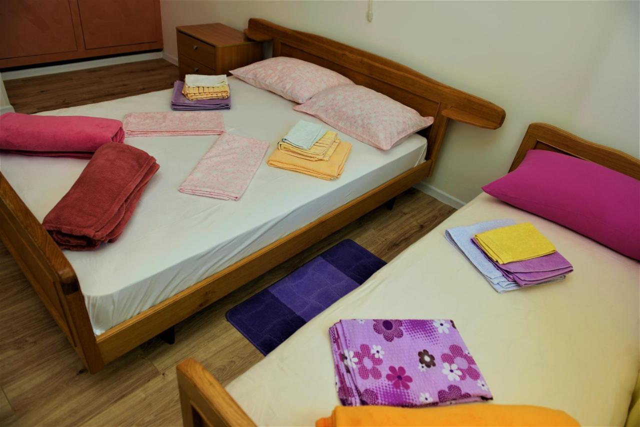 Apartmani Katarina Barbat na Rabu المظهر الخارجي الصورة