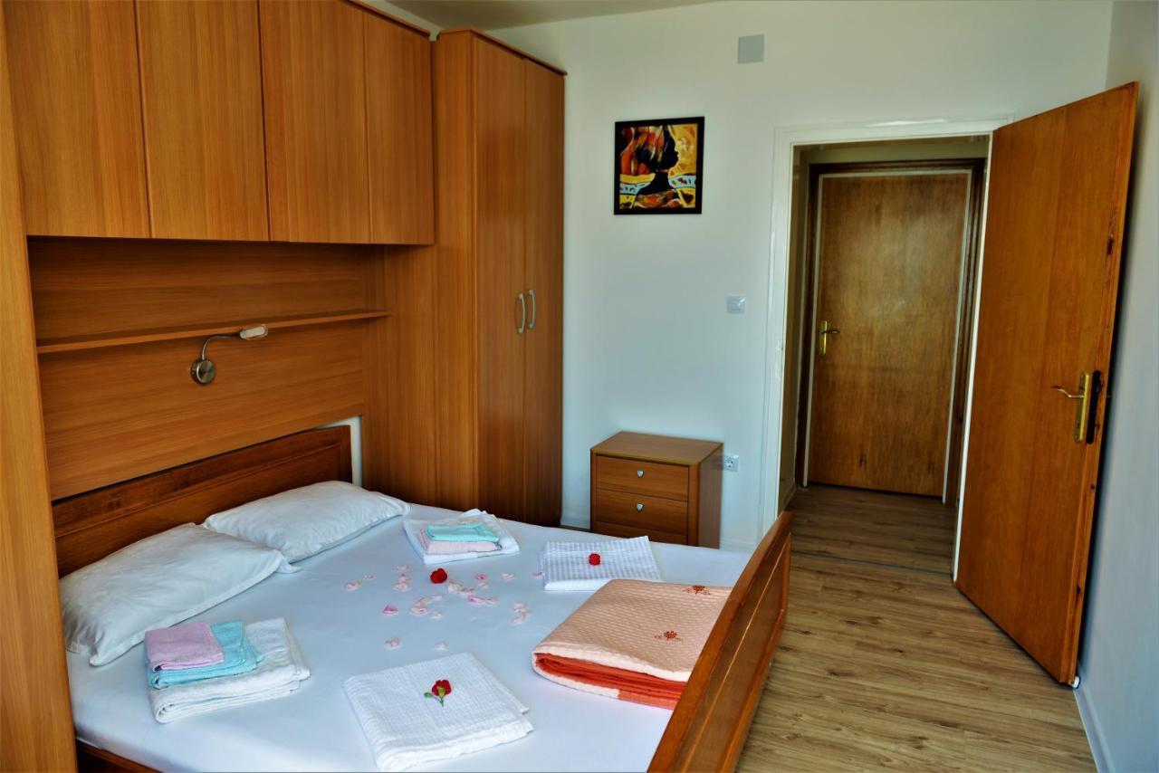 Apartmani Katarina Barbat na Rabu المظهر الخارجي الصورة